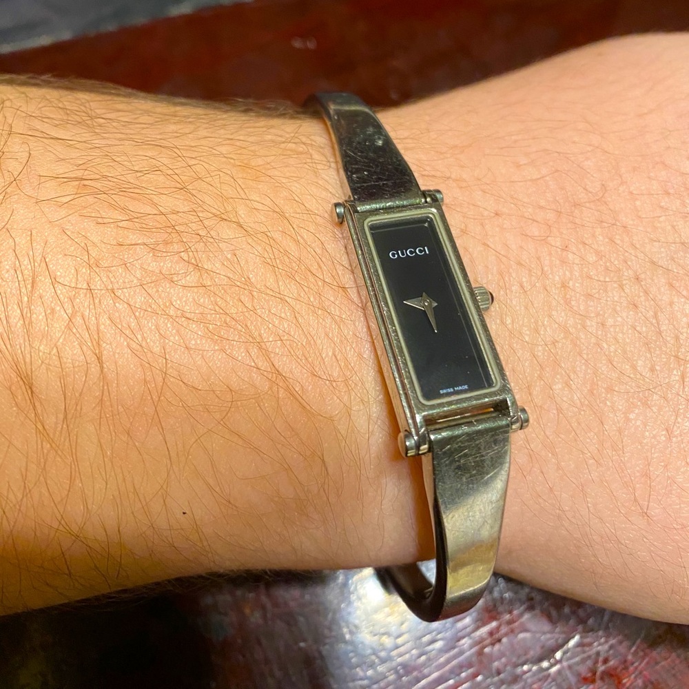 ....AUTHENTIC GUCCI WATCH......